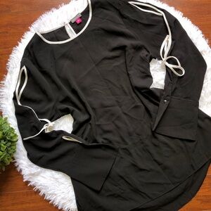 Vince Camuto Black Long Sleeve Crew Neck Top